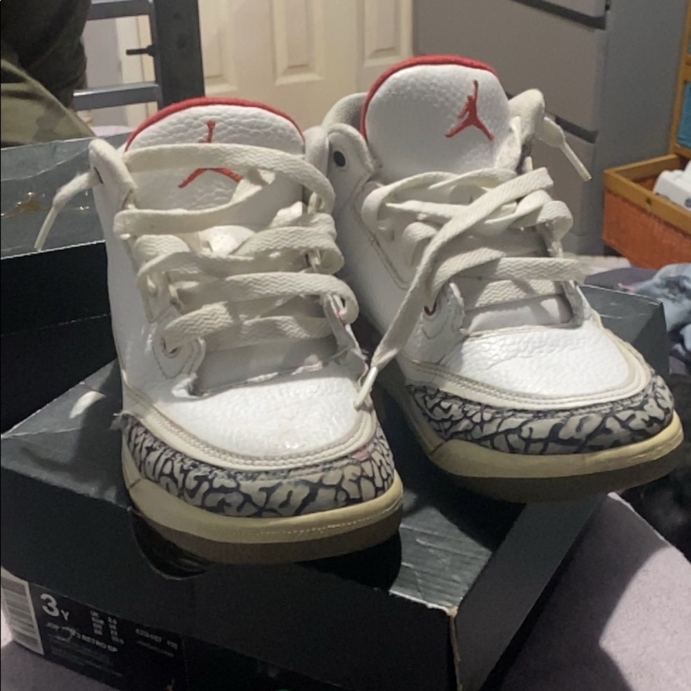 Jordan 3s size 3